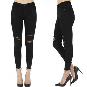 🚨RESTOCKED!!✨ Distressed Black Kancan Jeans